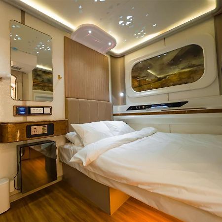 Caps Lock Future Hotel Астана Экстерьер фото