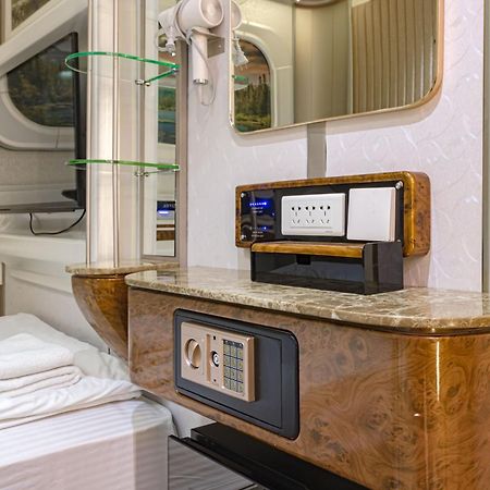 Caps Lock Future Hotel Астана Экстерьер фото